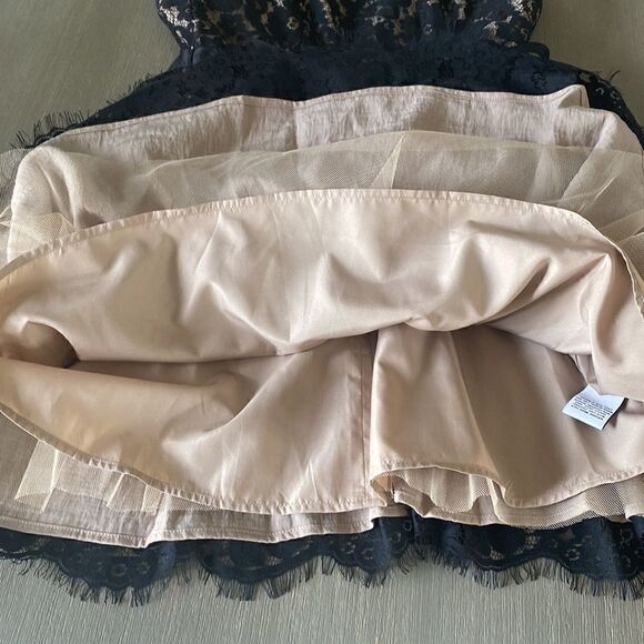 Neiman Marcus Target Robert
Rodriguez Black Lace Strapless Formal
Dress Size 2 - Picture 10 of 12